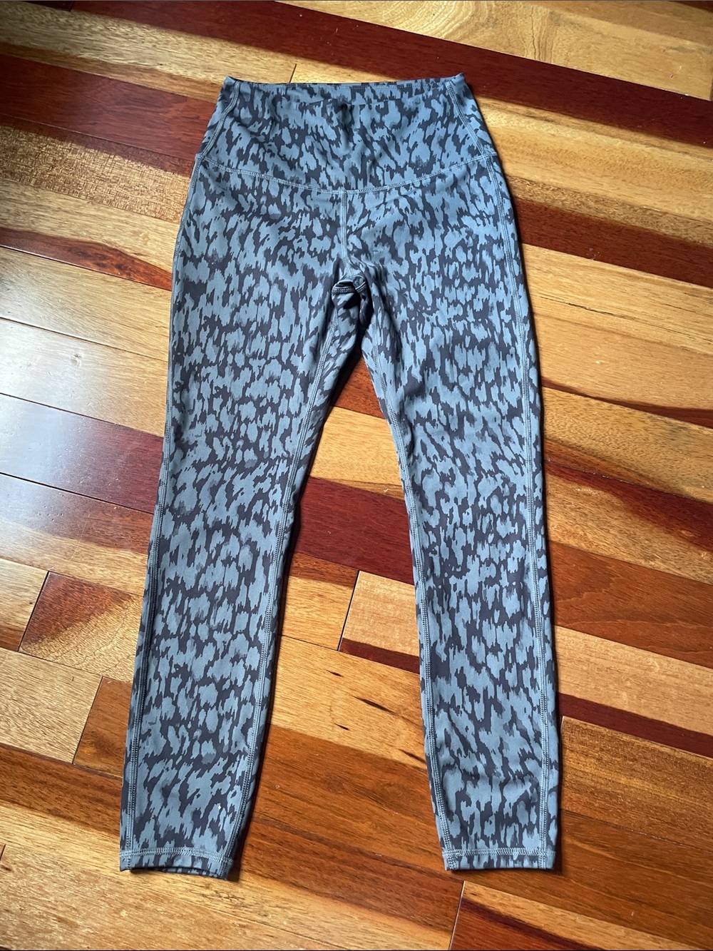 Women's High-Waist Grey Patterned Leggings